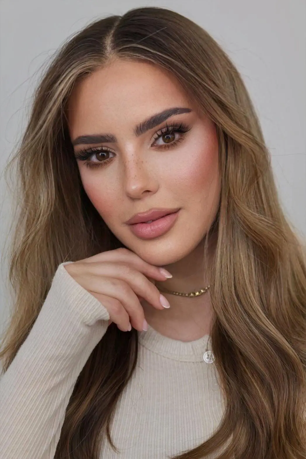 אסתי חנניה - מאפרת ומורה מקצועית